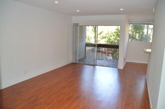 6050 Canterbury Dr, Unit F205 in Culver City, CA - Building Photo - Building Photo