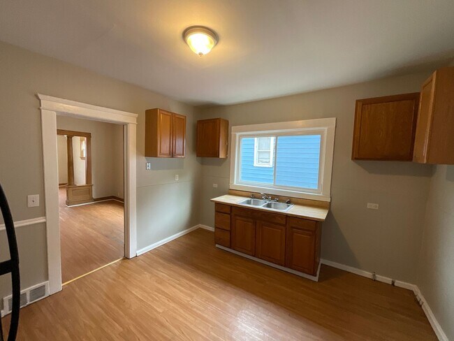 3392 W 49th St, Unit 3392 West 49th Street Down in Cleveland, OH - Building Photo - Building Photo