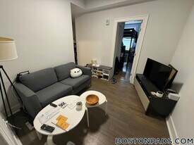 81 Park Dr in Boston, MA - Building Photo