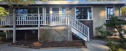 2020 151st Ave SE in Bellevue, WA - Foto de edificio - Building Photo
