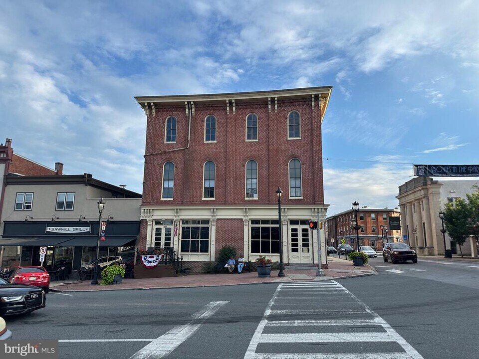 5 S 3rd St in Oxford, PA - Building Photo
