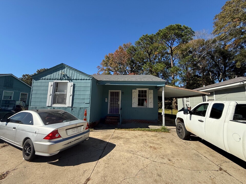 3991 N Foster Dr in Baton Rouge, LA - Building Photo