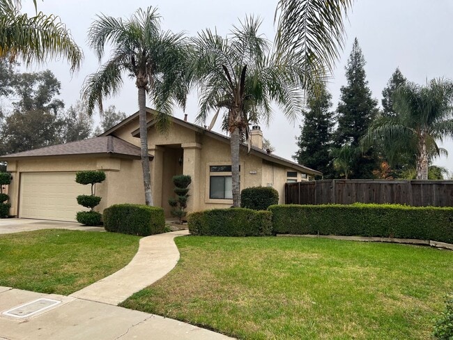 1275 W Kramer Ridge Rd in Reedley, CA - Foto de edificio - Building Photo