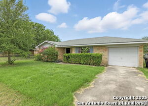 600 N Cunningham St in Marion, TX - Building Photo