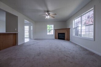 1611 W Geneva Rd in Peoria, IL - Building Photo - Building Photo