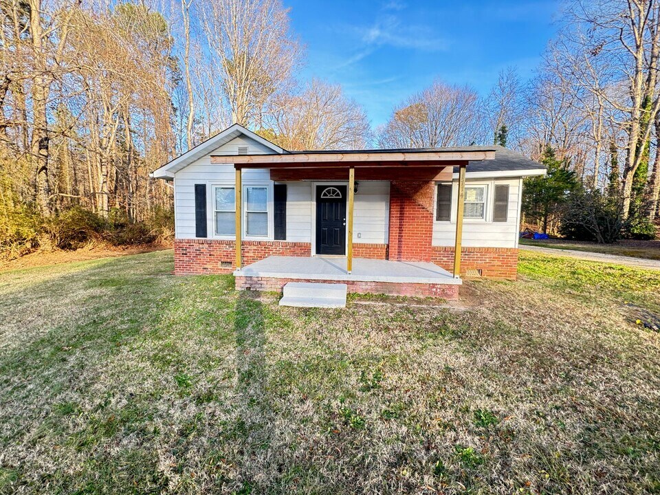 1714 Enochville Rd in Kannapolis, NC - Building Photo
