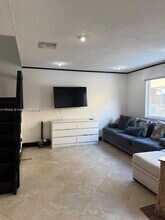 6245 SW Kendale Lakes Cir in Miami, FL - Building Photo - Building Photo