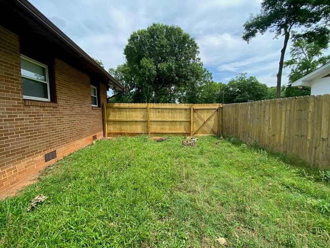 841 Squirrel Hill Rd in Charlotte, NC - Building Photo - Building Photo