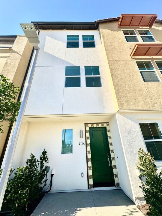 708 Cara Cara Ln in Covina, CA - Building Photo