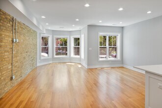 4624 N Ashland Ave, Unit 2S in Chicago, IL - Foto de edificio - Building Photo