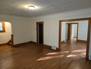 1235 Lakepointe St in Grosse Pointe Park, MI - Building Photo - Building Photo