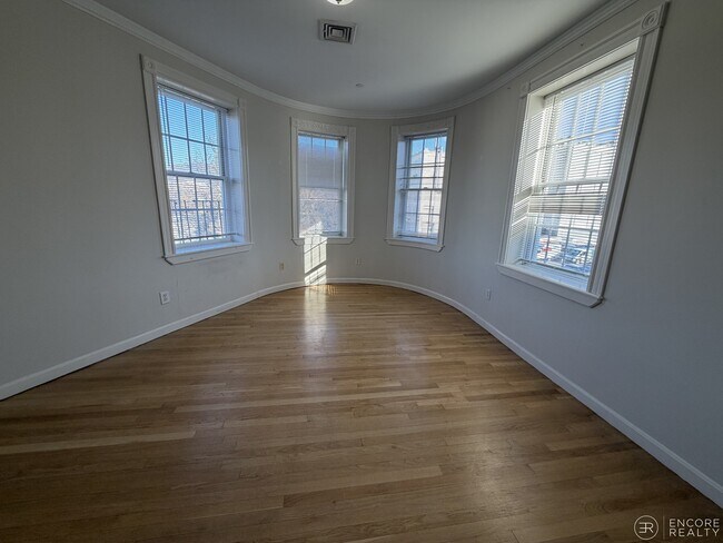 4 Bishop Allen Dr, Unit 2 in Cambridge, MA - Foto de edificio - Building Photo