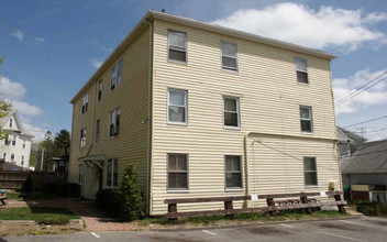 5-7 Forest Ave in Plymouth, MA - Foto de edificio - Building Photo