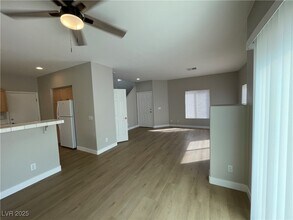 8463 Antique Cameo Ave in Las Vegas, NV - Foto de edificio - Building Photo