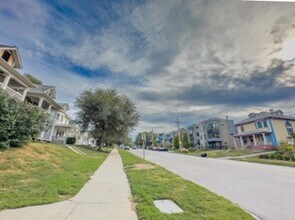 913 Forest Ave in Omaha, NE - Foto de edificio - Building Photo
