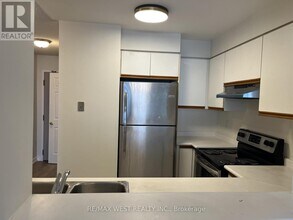 2177 Burnhamthorpe Rd W in Mississauga, ON - Building Photo - Building Photo