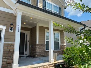 439 Parlier Dr in Apex, NC - Building Photo - Building Photo