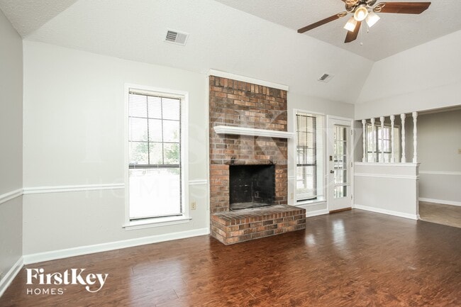 4834 Walden Glen St in Memphis, TN - Foto de edificio - Building Photo