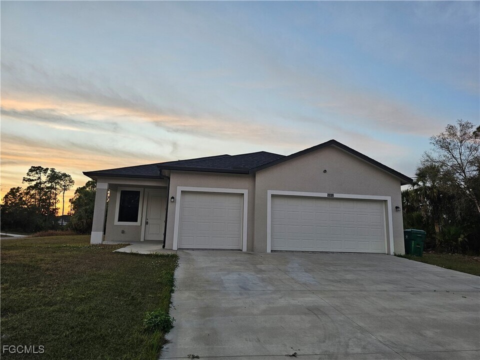 5002 Gramercy Rd in La Belle, FL - Building Photo