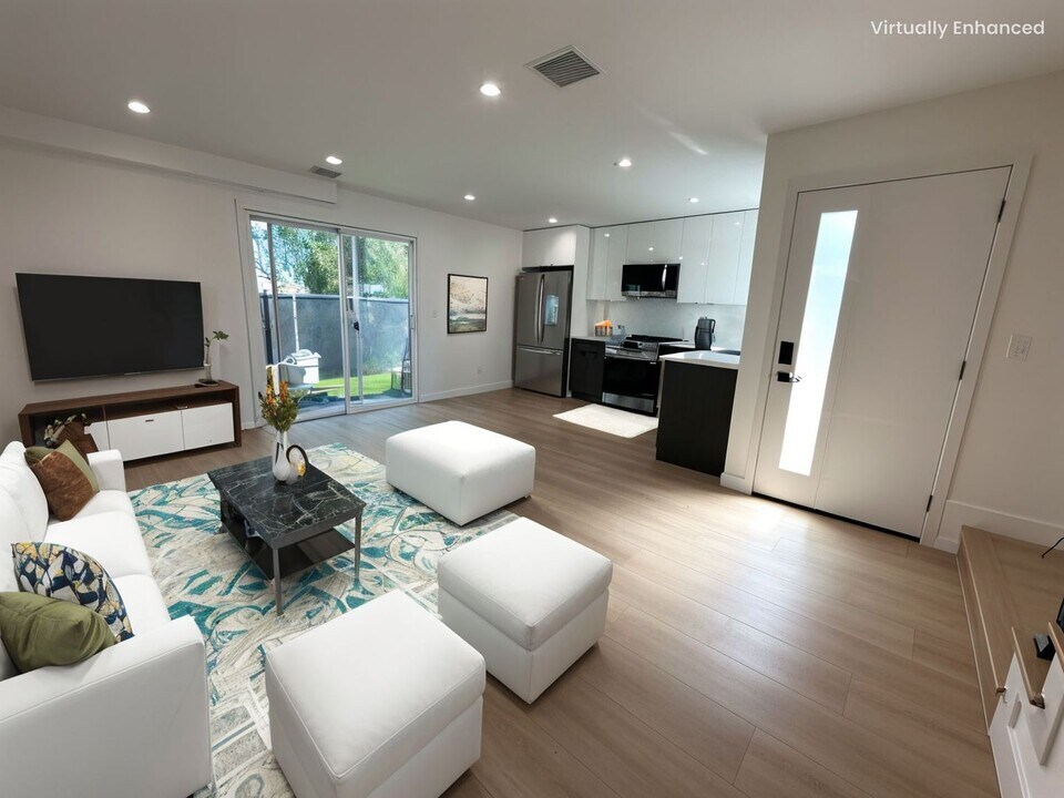 15045 Lemay St in Los Angeles, CA - Building Photo