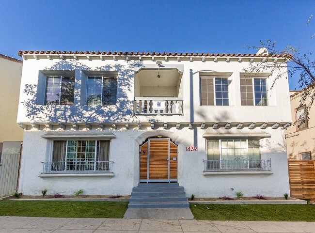 1439 Cedar Ave in Long Beach, CA - Foto de edificio - Building Photo