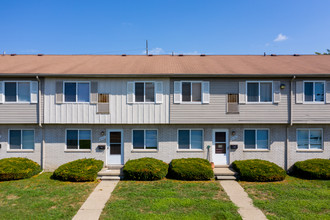 Canton Garden Apartments in Canton, MI - Building Photo - Building Photo