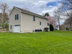 290 Walnut Tree Hill Rd in Shelton, CT - Building Photo - Building Photo