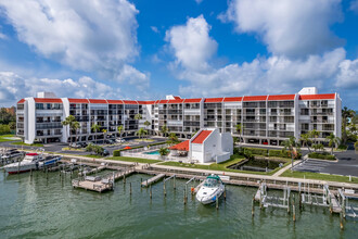 Vista Bay Condominiums in Indian Shores, FL - Building Photo - Building Photo