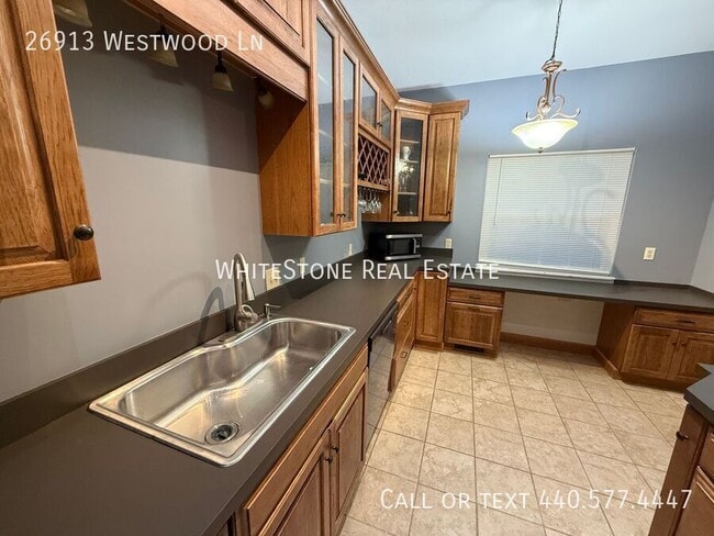 26913 Westwood Ln in Olmsted Township, OH - Building Photo - Building Photo