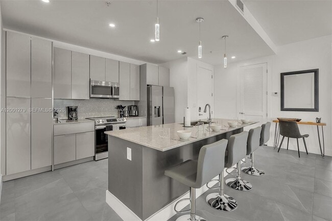 2100 Miami Rd in Fort Lauderdale, FL - Building Photo - Building Photo