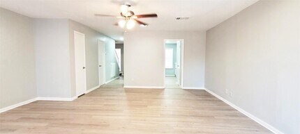 6374 Creekbend Dr in Houston, TX - Building Photo - Building Photo