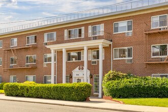 88 Lenox Rd in Rockville Centre, NY - Building Photo - Building Photo