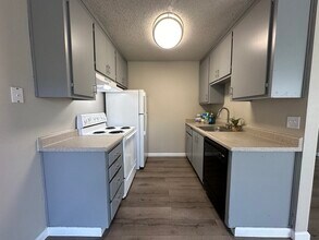Garden Villa in Clovis, CA - Building Photo - Building Photo
