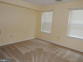 106 Pinewood Dr in Hamilton Township, NJ - Building Photo - Building Photo