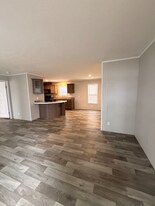 197 Parker Lake Dr in Oxford, MI - Building Photo