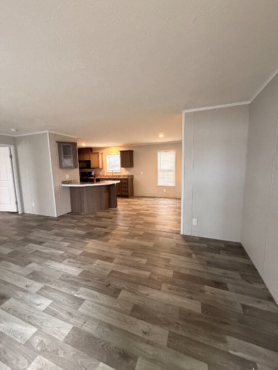 197 Parker Lake Dr in Oxford, MI - Foto de edificio