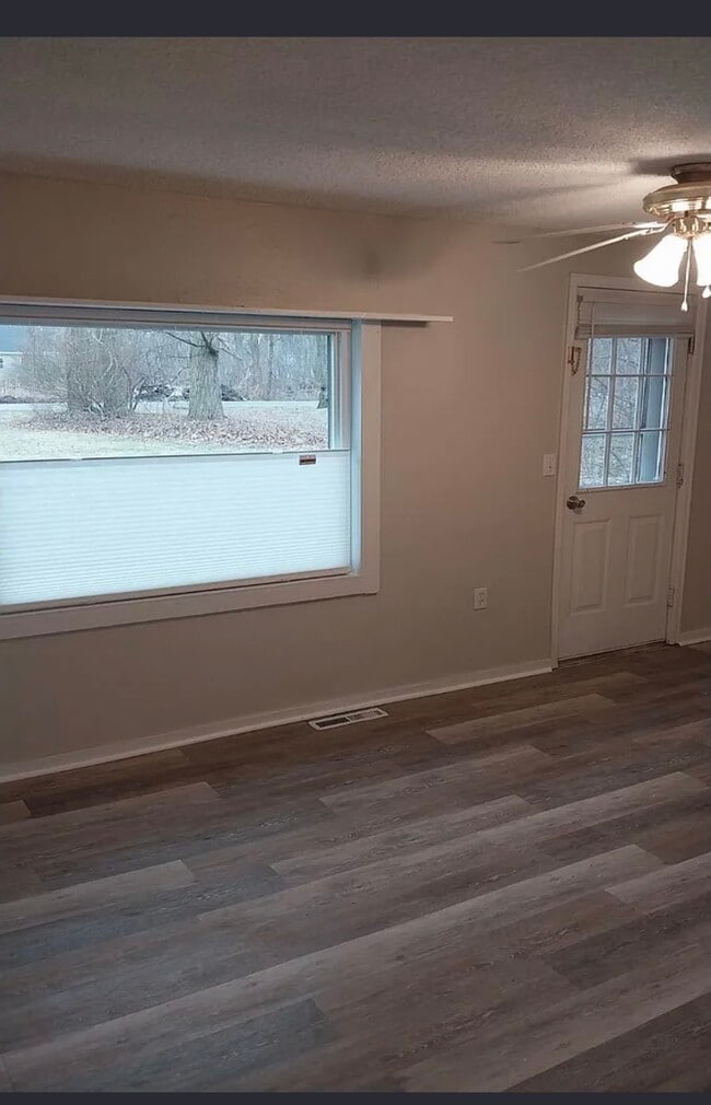 5953 Meade Rd in Sylvania, OH - Foto de edificio - Building Photo