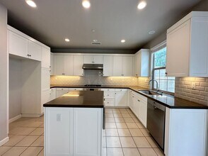 182 Augustine in Irvine, CA - Building Photo - Building Photo