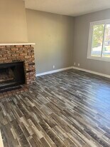 6710 Northwest Dr, Unit Duplex in Windsor Heights, IA - Building Photo