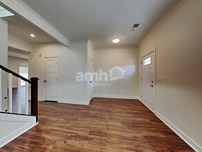 136 Thames Valley Dr in Easley, SC - Foto de edificio - Building Photo