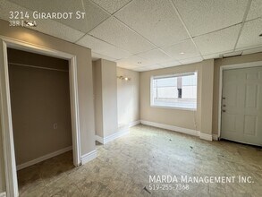 3214 Girardot St in Windsor, ON - Building Photo - Building Photo