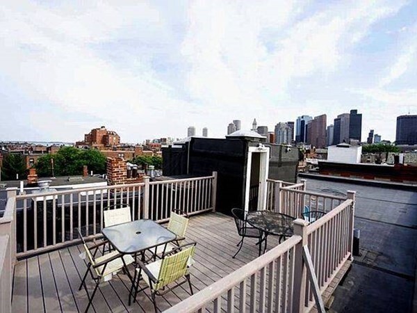 35 Charter St in Boston, MA - Building Photo