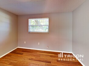 1309 Fairwood Ave in Clearwater, FL - Building Photo - Building Photo
