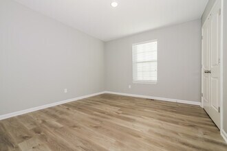 910 NW High View Dr in Grain Valley, MO - Building Photo - Building Photo