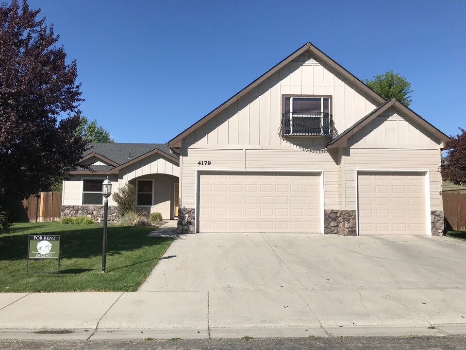 4179 N Rhodes Ave in Meridian, ID - Foto de edificio