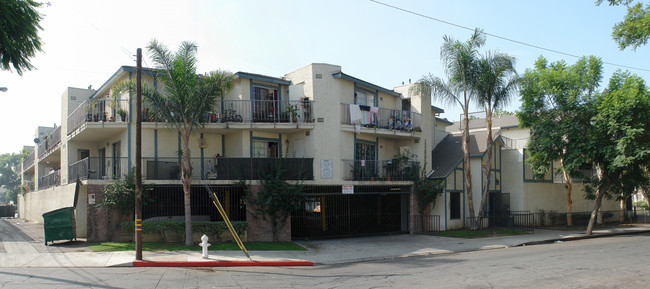 Wellington Court Apartments in Santa Ana, CA - Building Photo - Building Photo