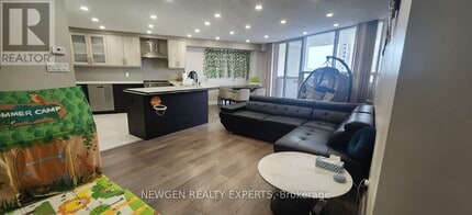 60 Pavane Linkway in Toronto, ON - Building Photo - Building Photo
