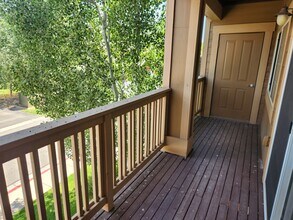520 River View Dr, Unit 504 in New Castle, CO - Building Photo - Building Photo