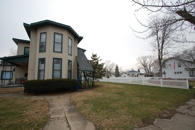 112 E Van Buren St in Leesburg, IN - Building Photo - Building Photo