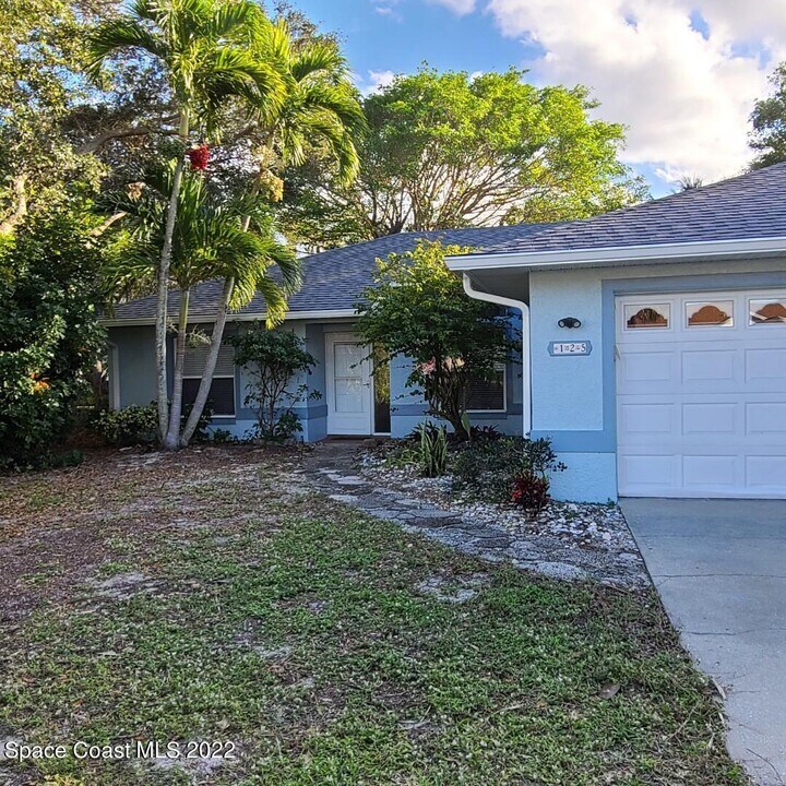 125 Cardinal Dr in Melbourne Beach, FL - Building Photo